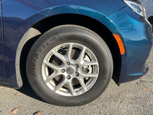 used 2024 Chrysler Pacifica car, priced at $31,670