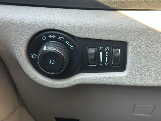 used 2024 Chrysler Pacifica car, priced at $31,670