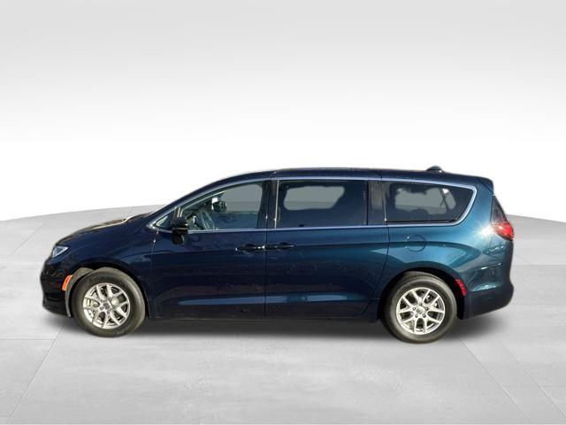 used 2024 Chrysler Pacifica car, priced at $31,670