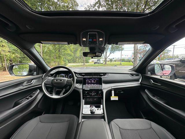 new 2025 Jeep Grand Cherokee car, priced at $38,457