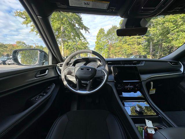 new 2025 Jeep Grand Cherokee car, priced at $42,855