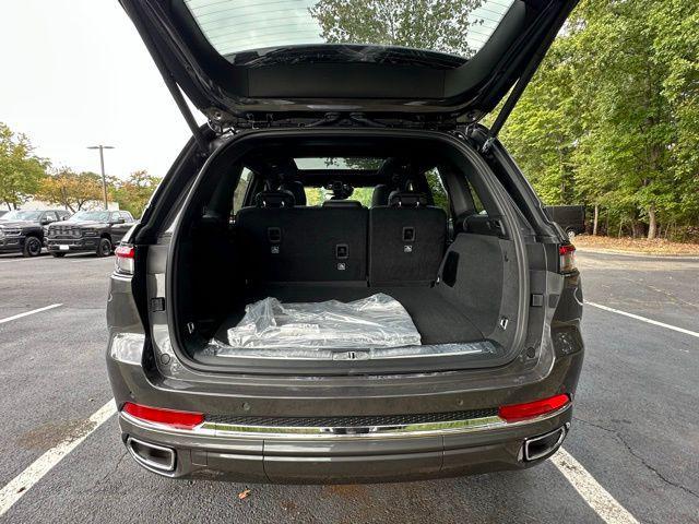 new 2025 Jeep Grand Cherokee car, priced at $56,043