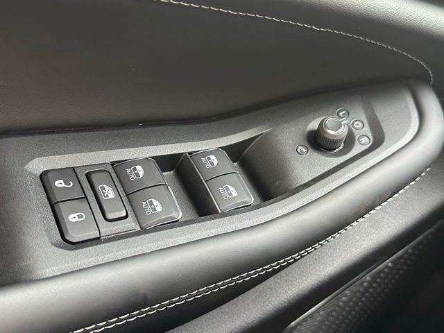new 2025 Jeep Grand Cherokee car, priced at $56,043