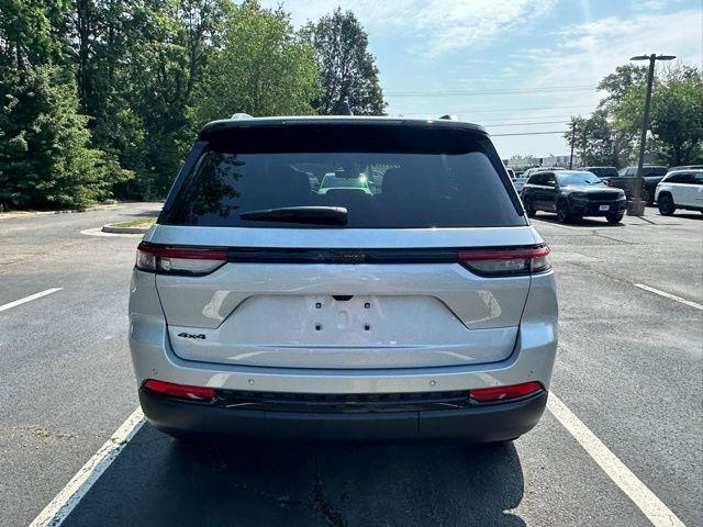 new 2025 Jeep Grand Cherokee car, priced at $45,124