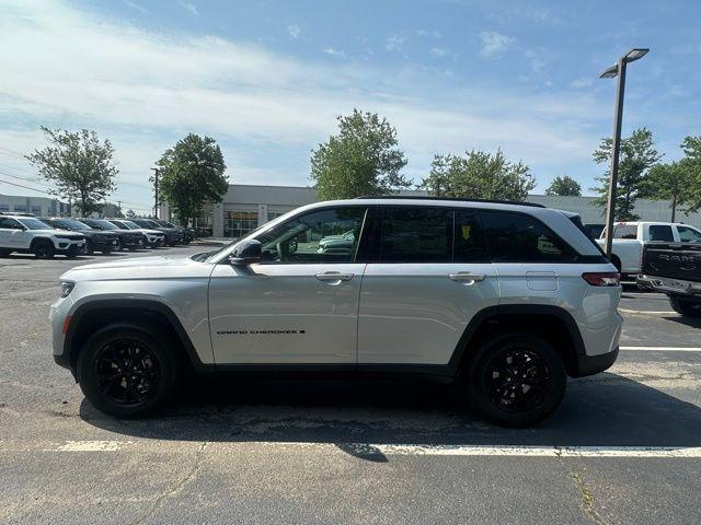new 2025 Jeep Grand Cherokee car, priced at $45,124