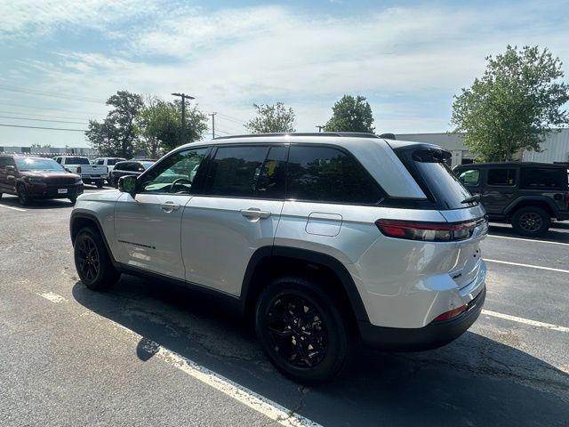 new 2025 Jeep Grand Cherokee car, priced at $45,124