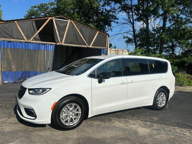 new 2025 Chrysler Pacifica car, priced at $43,032