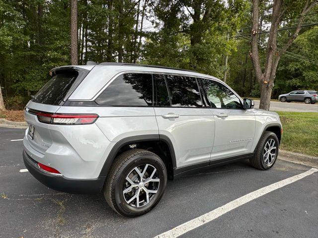 new 2025 Jeep Grand Cherokee car, priced at $42,217