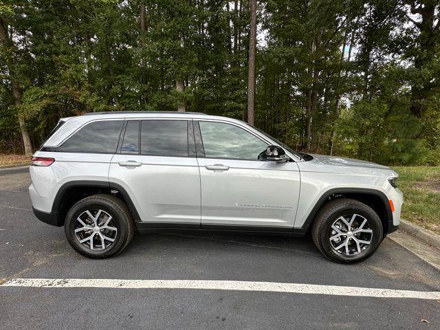 new 2025 Jeep Grand Cherokee car, priced at $42,217