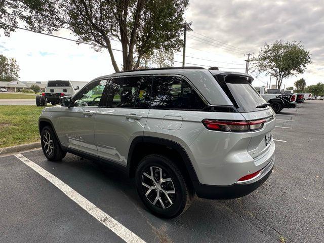 new 2025 Jeep Grand Cherokee car, priced at $42,217