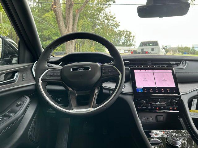new 2025 Jeep Grand Cherokee car, priced at $42,217