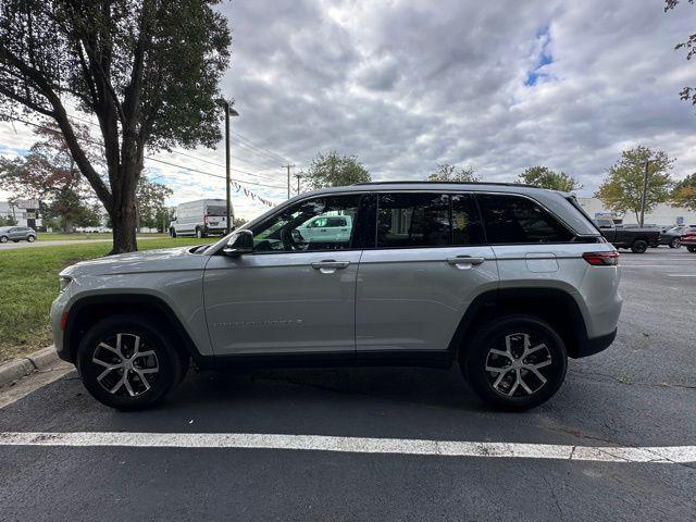 new 2025 Jeep Grand Cherokee car, priced at $42,217