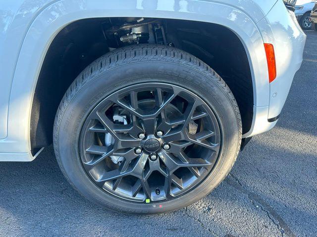 new 2025 Jeep Grand Cherokee L car, priced at $68,294