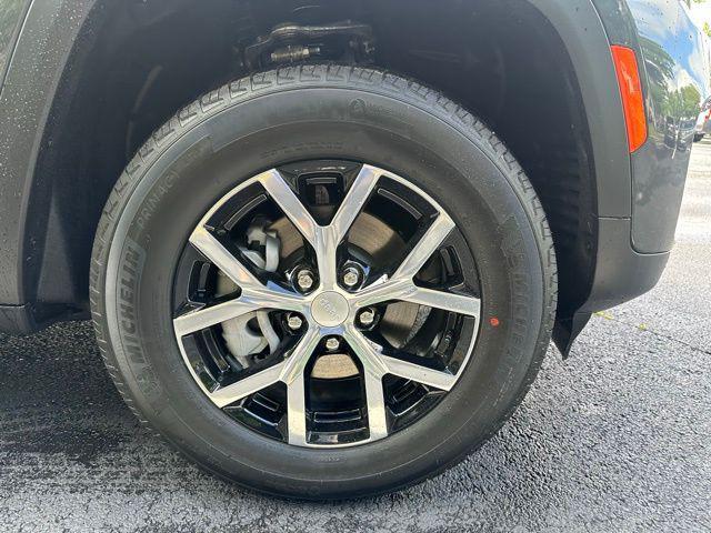 new 2025 Jeep Grand Cherokee car, priced at $43,658
