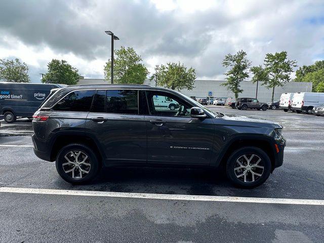 new 2025 Jeep Grand Cherokee car, priced at $43,658