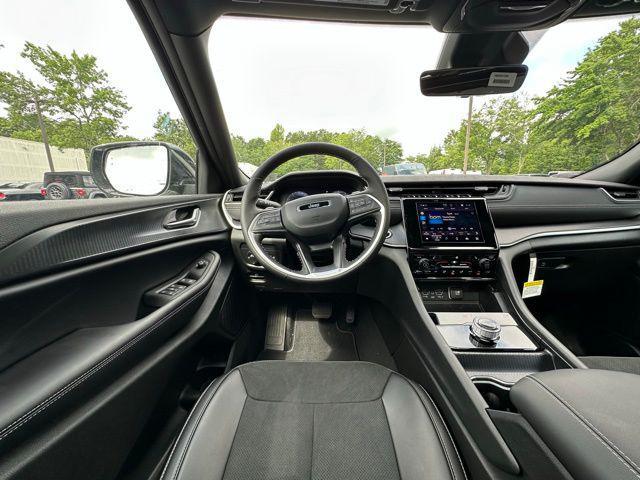new 2025 Jeep Grand Cherokee car, priced at $42,461