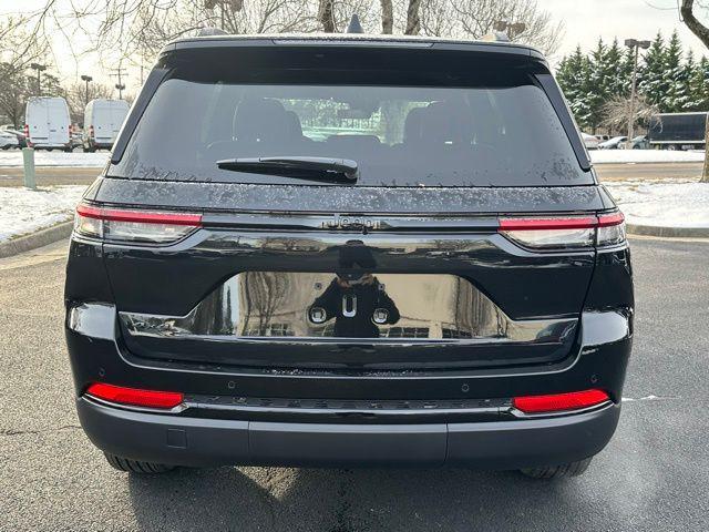 new 2025 Jeep Grand Cherokee car, priced at $42,410