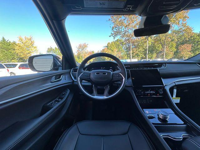 new 2025 Jeep Grand Cherokee car, priced at $42,087