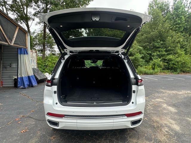 new 2025 Jeep Grand Cherokee car, priced at $60,555