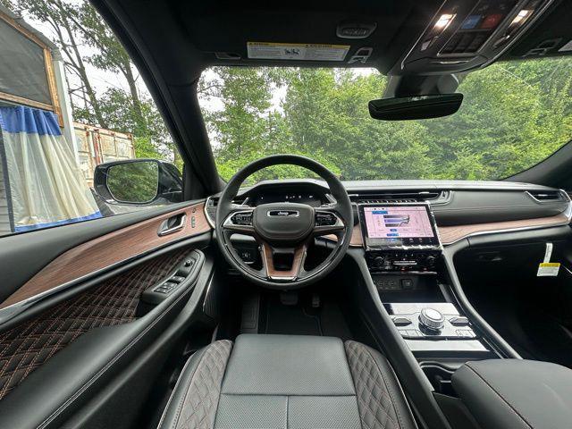 new 2025 Jeep Grand Cherokee car, priced at $60,555