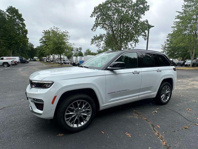 new 2025 Jeep Grand Cherokee car, priced at $60,555