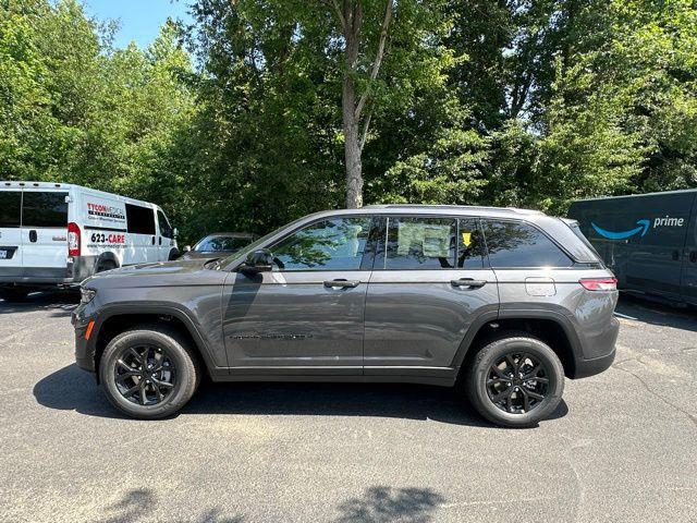 new 2025 Jeep Grand Cherokee car, priced at $41,728