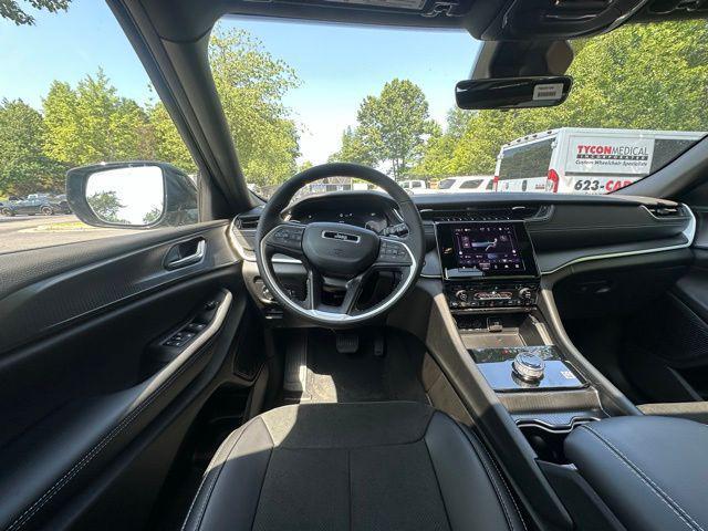 new 2025 Jeep Grand Cherokee car, priced at $41,728