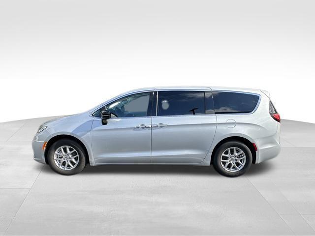 used 2024 Chrysler Pacifica car, priced at $33,000