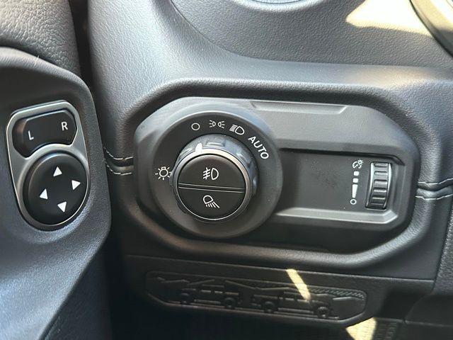 new 2025 Jeep Gladiator car, priced at $47,220