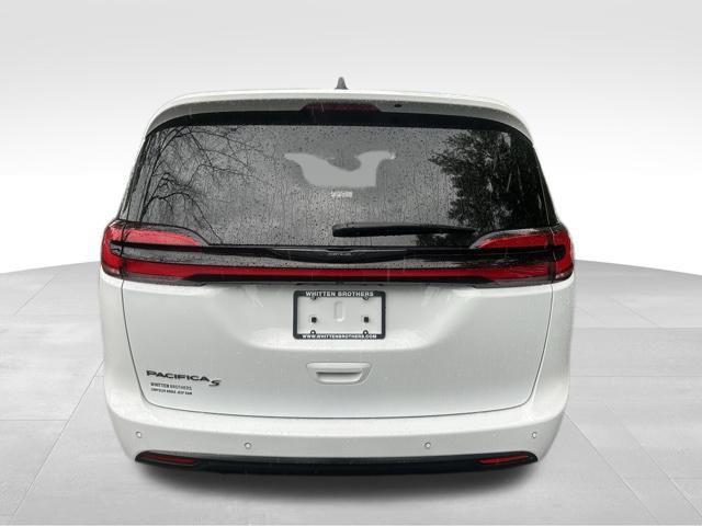 new 2024 Chrysler Pacifica car, priced at $39,178