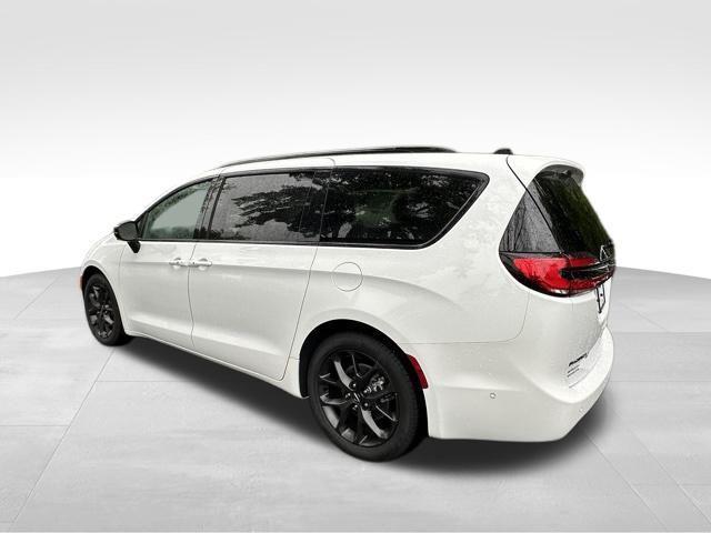 new 2024 Chrysler Pacifica car, priced at $39,178