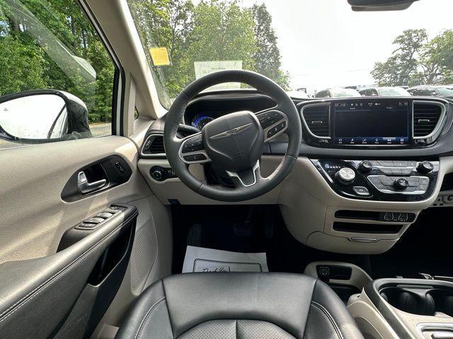 used 2024 Chrysler Pacifica car, priced at $33,190