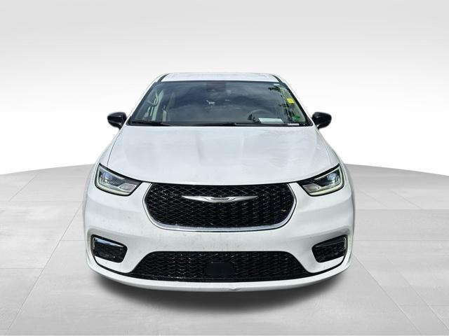 used 2024 Chrysler Pacifica car, priced at $33,190