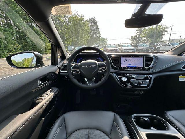 new 2025 Chrysler Pacifica car, priced at $43,032
