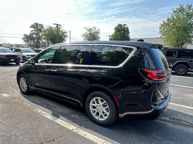 new 2025 Chrysler Pacifica car, priced at $43,032