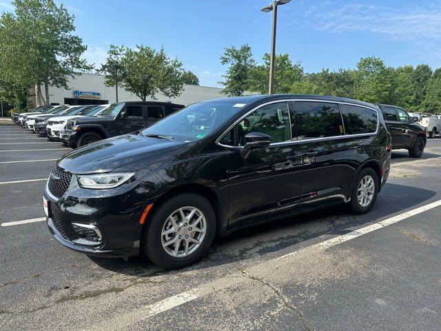 new 2025 Chrysler Pacifica car, priced at $43,032