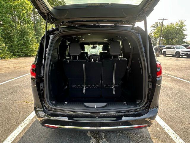 new 2025 Chrysler Pacifica car, priced at $43,032