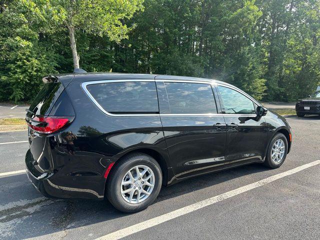 new 2025 Chrysler Pacifica car, priced at $43,032