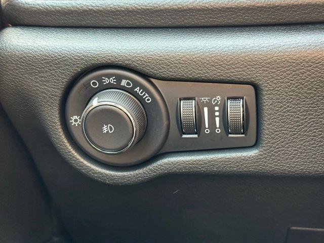 new 2025 Chrysler Pacifica car, priced at $43,032