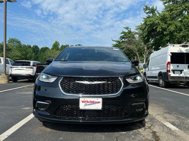 new 2025 Chrysler Pacifica car, priced at $43,032