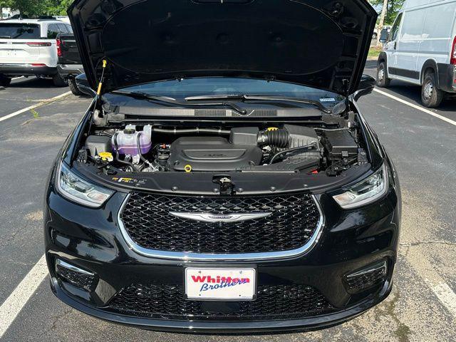 new 2025 Chrysler Pacifica car, priced at $43,032