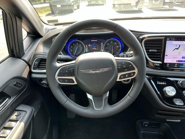 new 2025 Chrysler Pacifica car, priced at $43,032