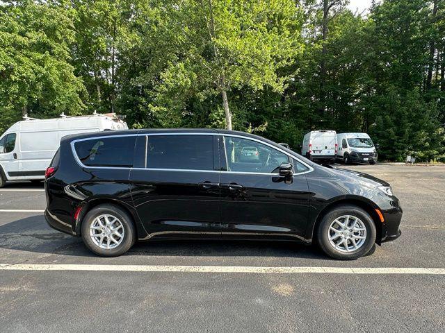 new 2025 Chrysler Pacifica car, priced at $43,032