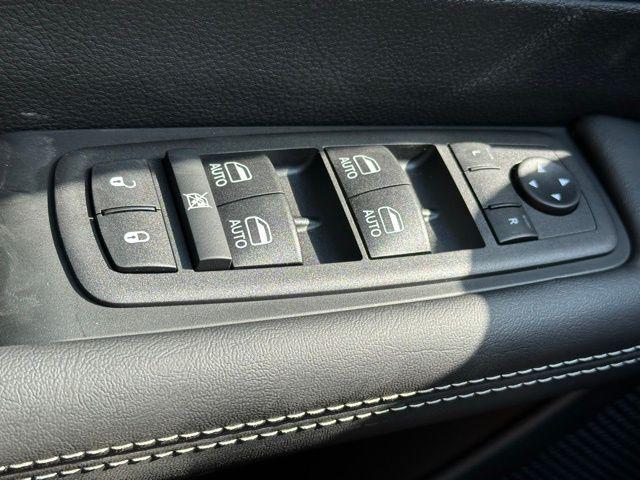 new 2025 Chrysler Pacifica car, priced at $43,032