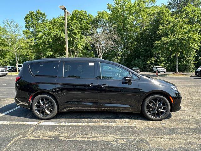 new 2025 Chrysler Pacifica car, priced at $52,736