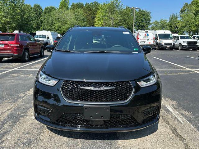 new 2025 Chrysler Pacifica car, priced at $52,736