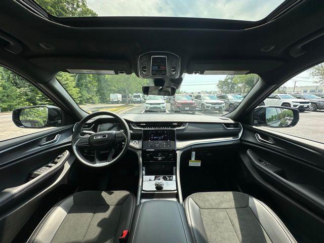 new 2025 Jeep Grand Cherokee car, priced at $45,124