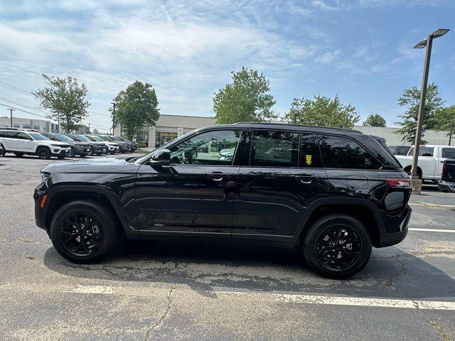 new 2025 Jeep Grand Cherokee car, priced at $45,124