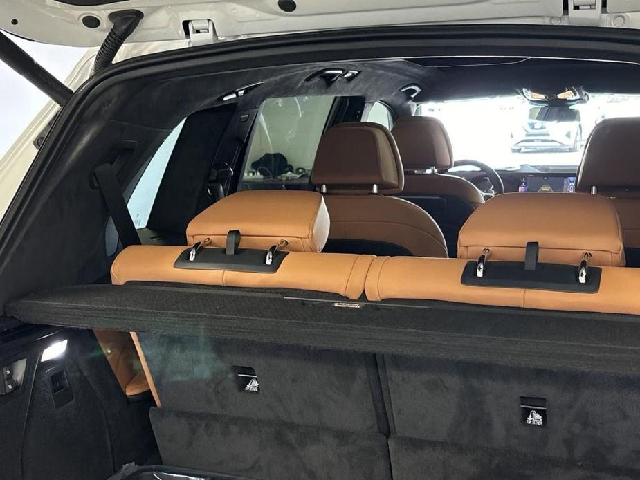 new 2025 BMW X7 car, priced at $98,470