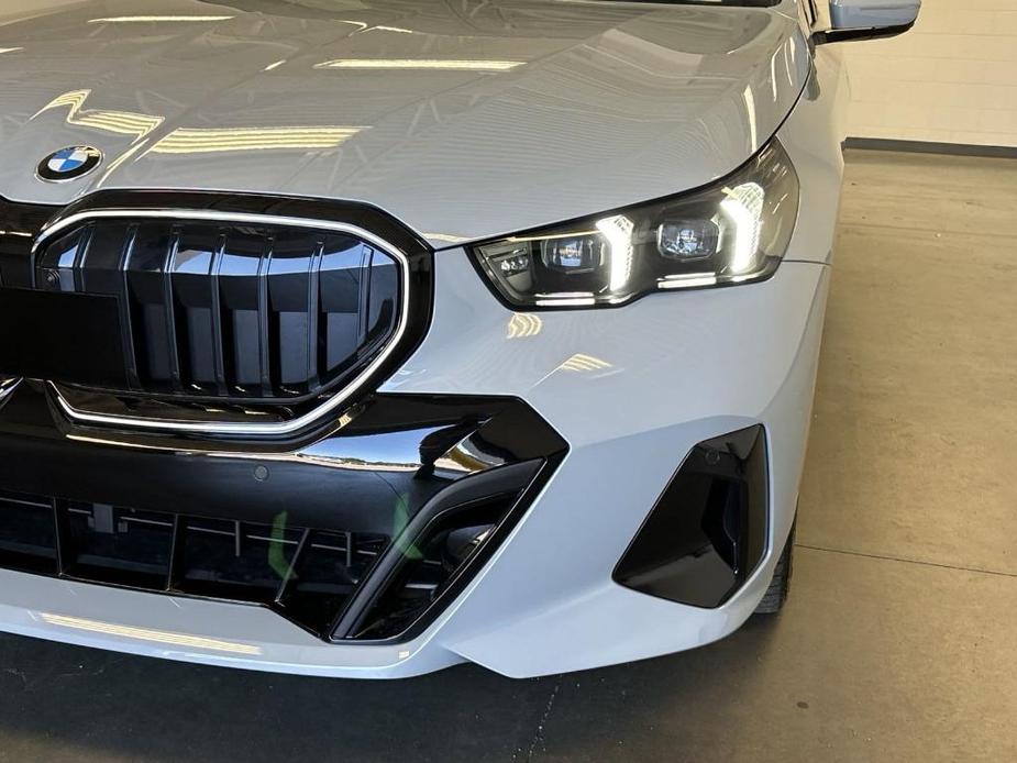 new 2024 BMW 540 car, priced at $80,140